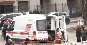 La barra de Alem atacó a tiros a la de Luján: partido suspendido, graves incidentes y 15 heridos de bala