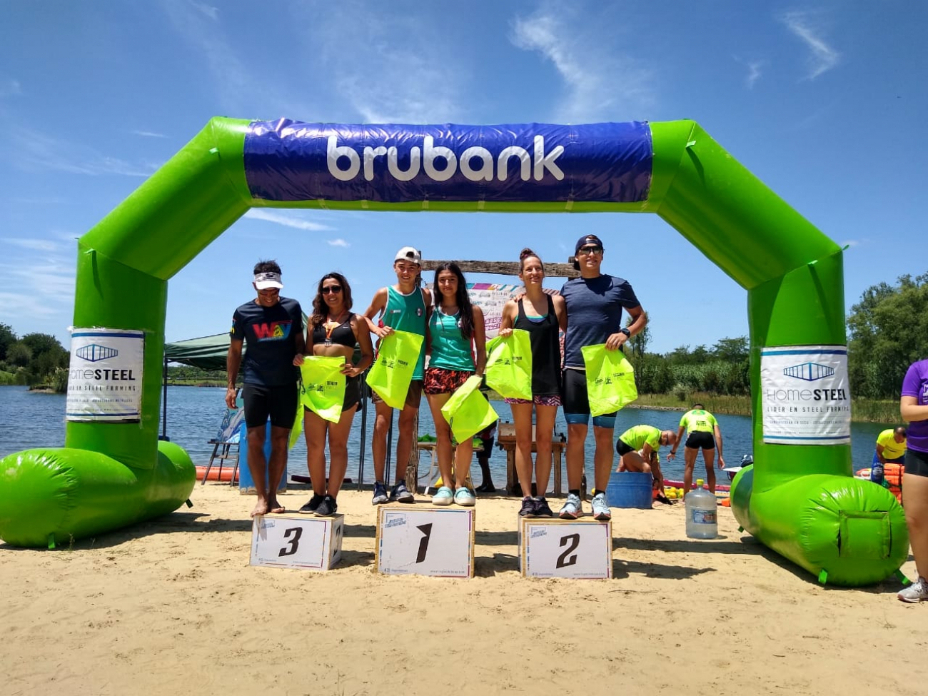 JOVENES LUJANENSES PRIMEROS EN ACUATLÓN