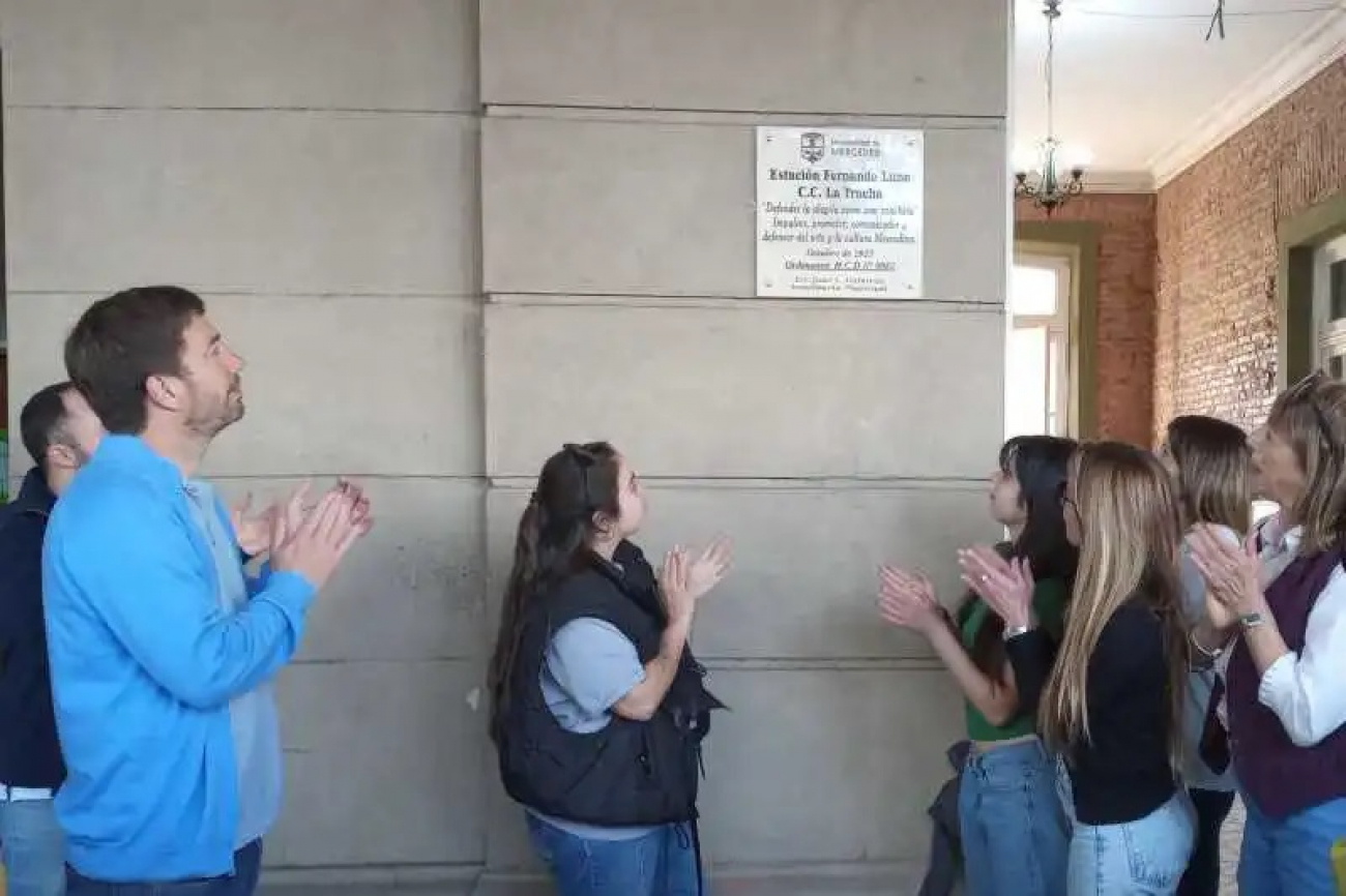 Oficializaron el nombre de Fernando Luna a la estación Trocha