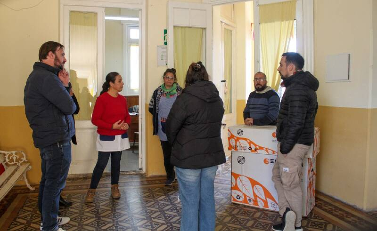 Suipacha: se entregaron aires acondicionados a instituciones educativas de la ciudad