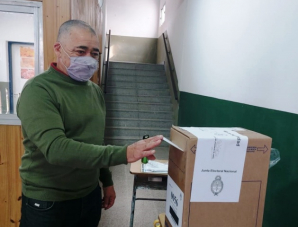 Votó Miguel “Pinky” Díaz en la Escuela Industrial