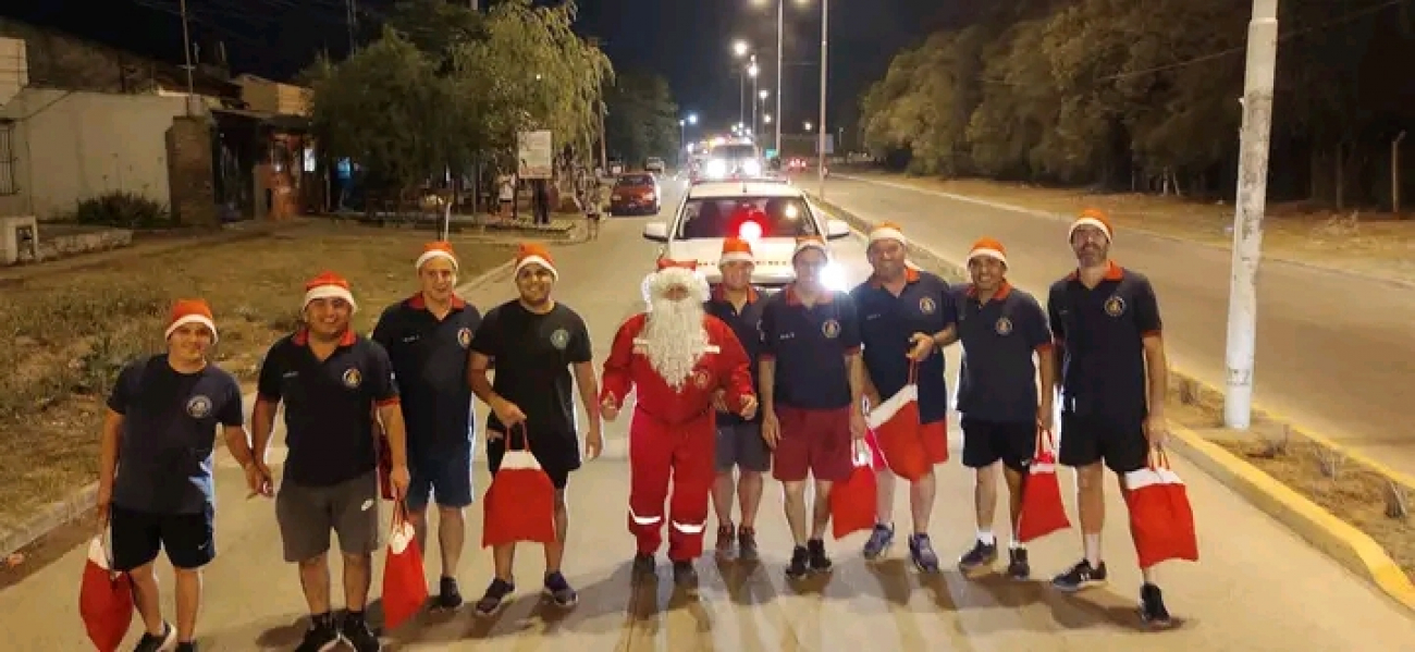 Bomberos piden colaboración para armar 30 mil bolsitas navideñas