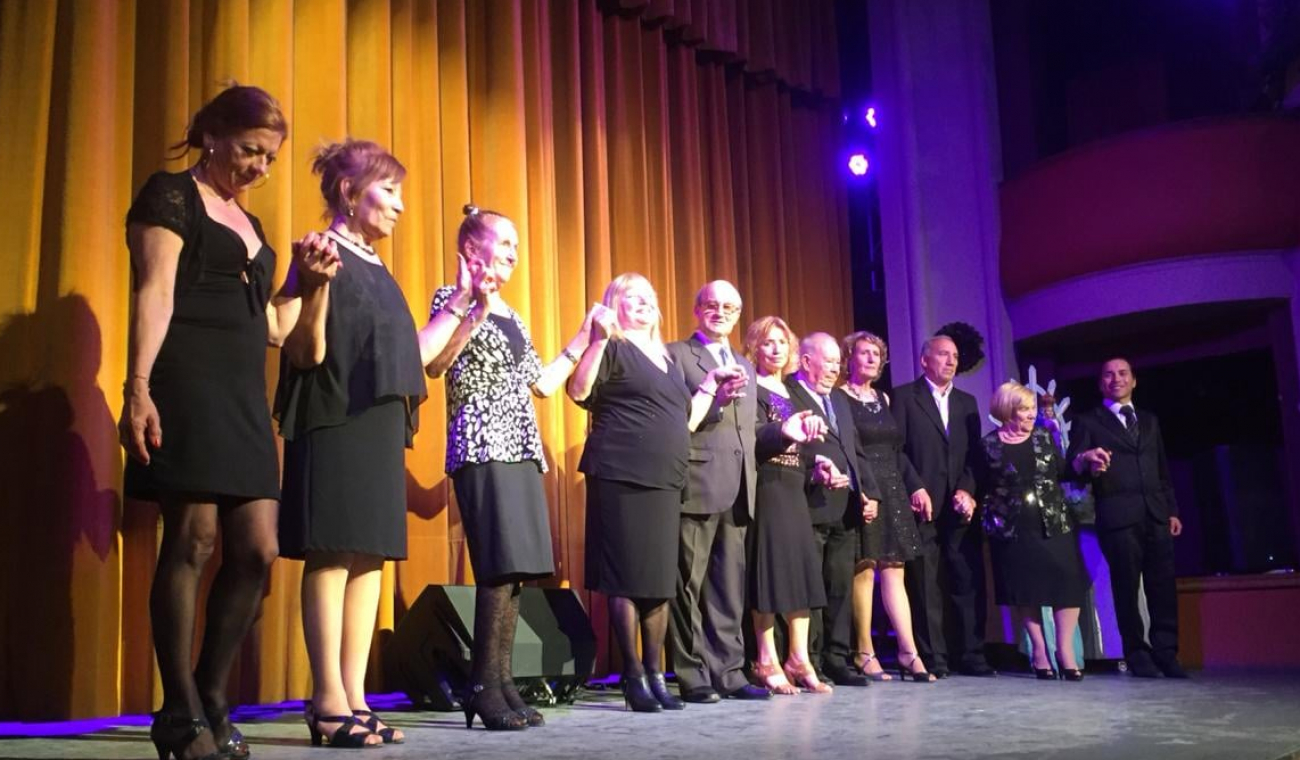A SALA LLENA, SE REALIZÓ EL SHOW DE LA SUBDIRECCIÓN DE LA TERCERA EDAD EN EL TEATRO MUNICIPAL.