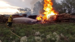 Rodríguez: incendio en un depósito de pallets del barrio San Salvador