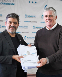 Navarro: Facundo Diz y Carlos Bianco encabezaron la entrega de 190 escrituras, netbooks y la reinauguración de la Plaza Bomberos Voluntarios