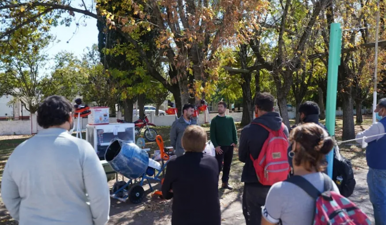 Entregan maquinarias y asistencia a micoemprendedores