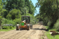 Trabajos de mejoramiento vial en los barrios Los Laureles y Valle Verde