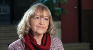 ADRIANA PUIGGROS: "EL DOCENTE DEBE IR TRANQUILO A TRABAJAR, NO PELEANDO SU DIGNIDAD"