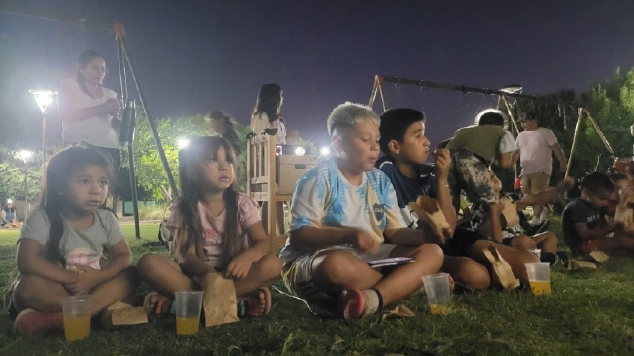 Comenzó cine bajo las estrellas en San Andrés de Giles