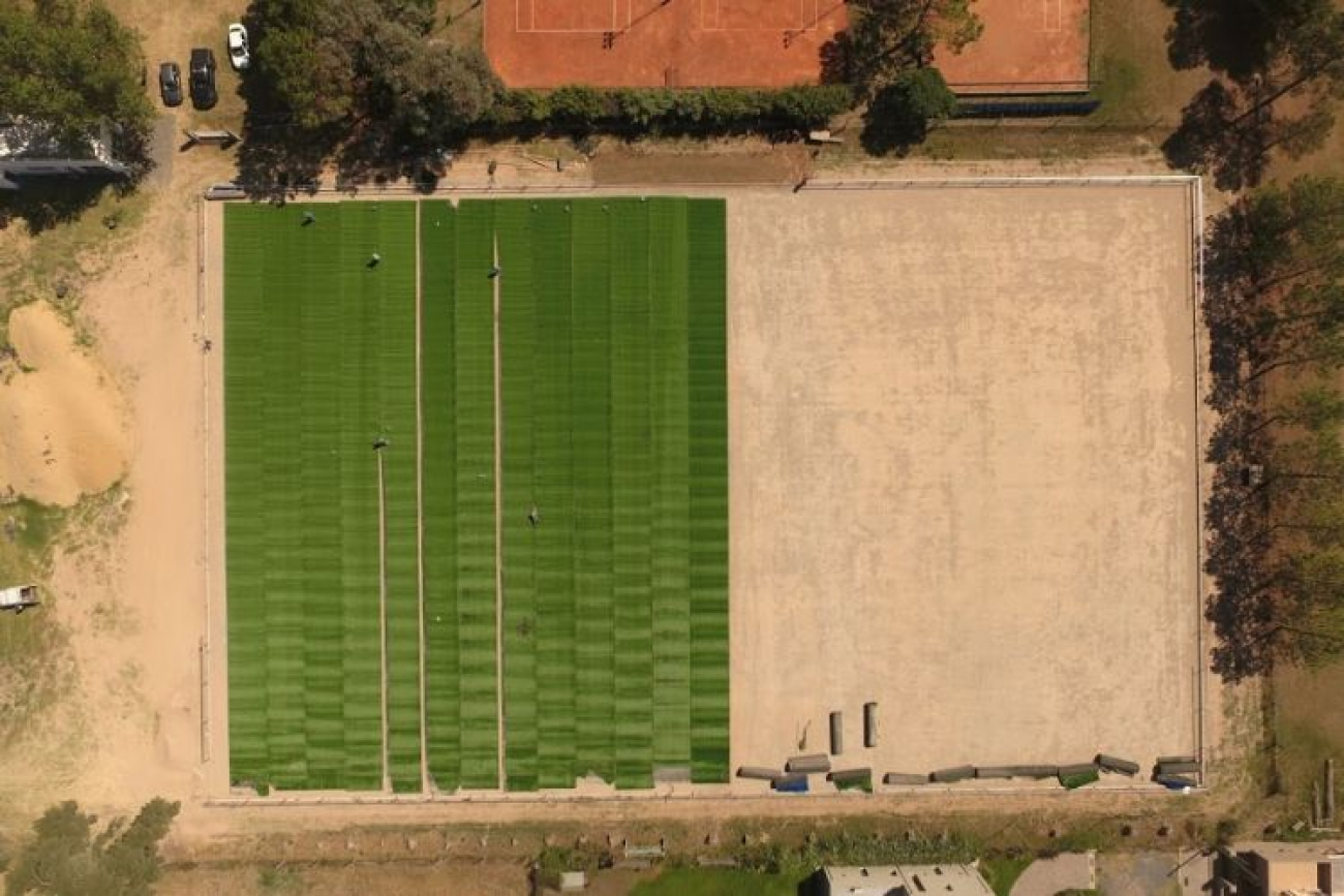 Avanza la primera cancha de hockey de césped sintético y profesional de Mercedes