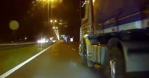 VIDEO: ACCIDENTE EN GENERAL RODRIGUEZ ENTRE UN CAMIÓN Y UN AUTO