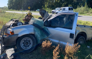 Un herido tras un choque de una camioneta y un camión