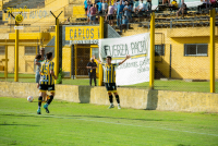 El Canario festejó en Jáuregui y se escapa en la punta