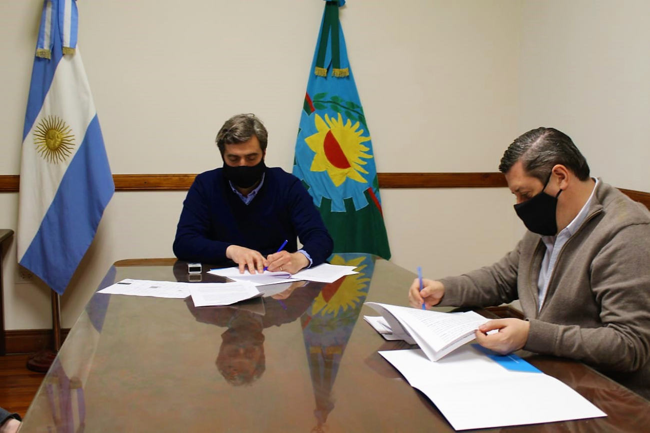 Avanza el agua en Pueblo Nuevo: Municipio y ENOHSA firmaron convenios para terminar la obra