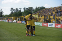 Flandria ganó en casa y es el único puntero del Clausura
