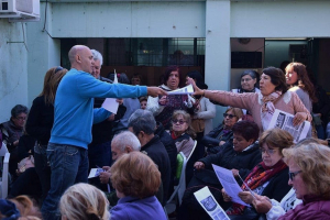 JORNADA DE HUERTA ORGÁNICA Y REPARTO DE SEMILLAS EN LA SUBDIRECCIÓN DE LA TERCERA EDAD