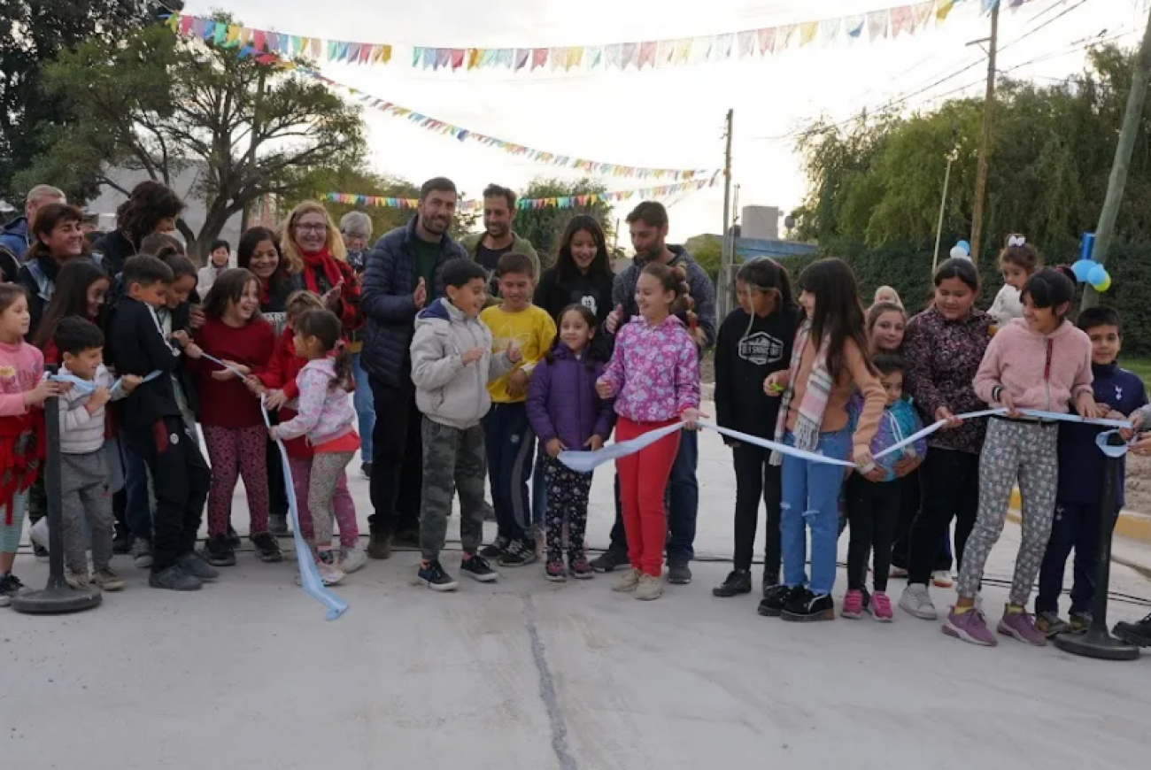 En barrio América se inauguraron 5 cuadras de pavimento