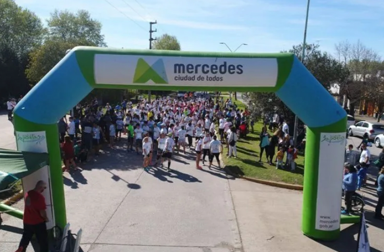 Cruce ciudad de Mercedes a beneficio de LALCEC
