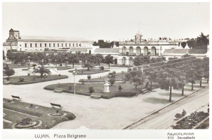 Muestra fotográfica sobre las plazas Belgrano y Colón