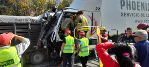 Choque y camionero atrapado