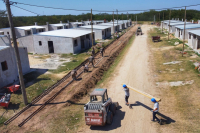 Avanzan con la construcción de las 84 casas en el barrio Santa Marta