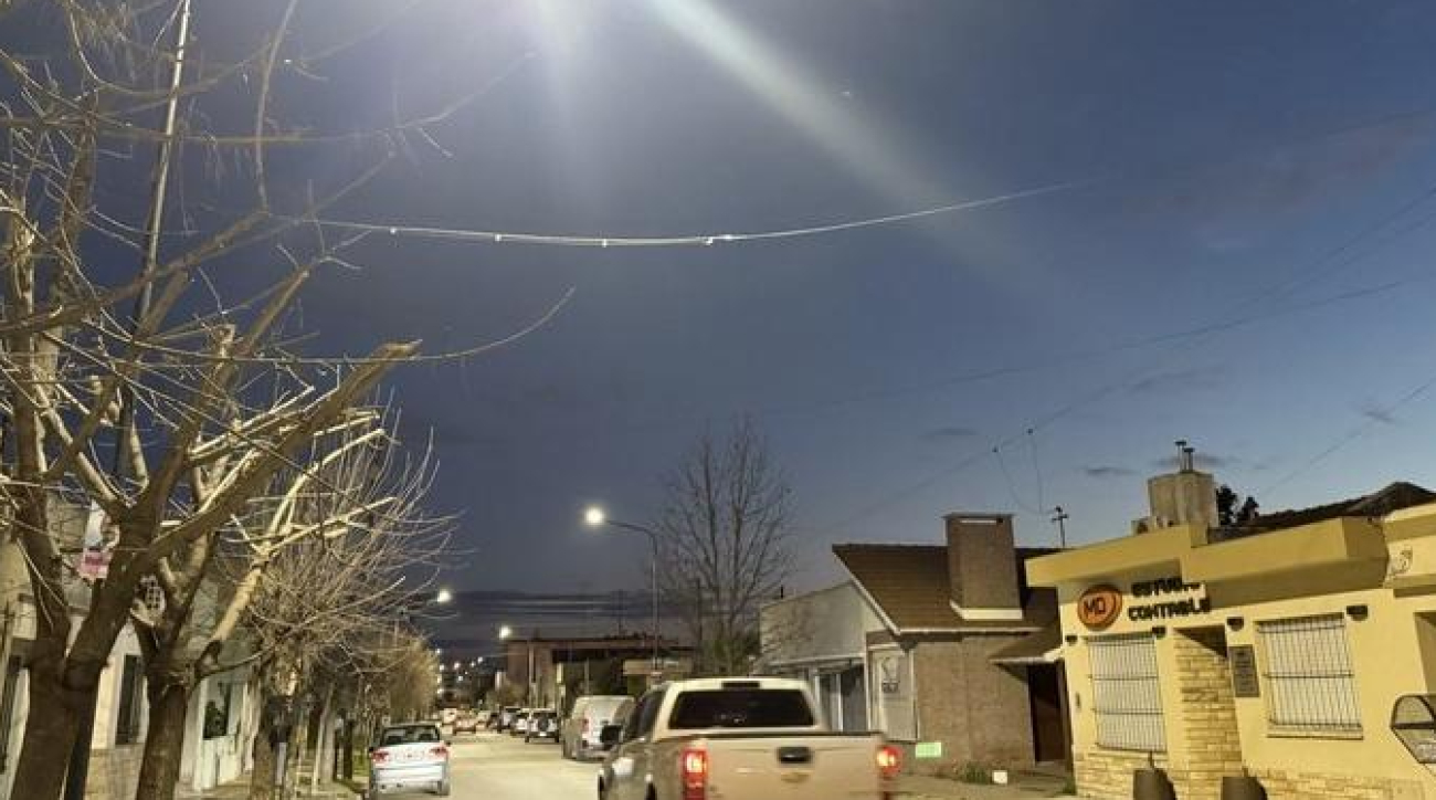 San Andrés de Giles: Se colocaron 12 columnas con tecnología led