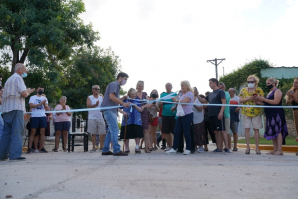 Tras inaugurar 7 nuevas cuadras barrio Trocha quedó 100% pavimentado