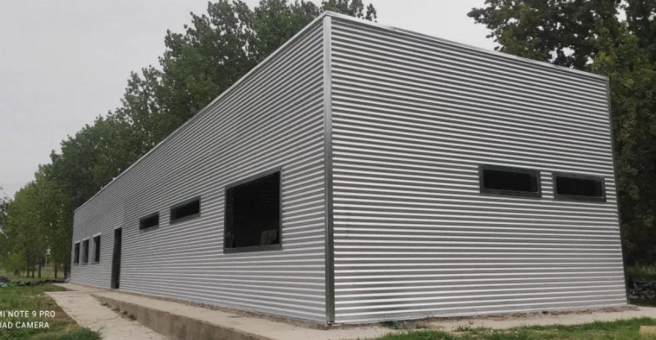 Avanza la construcción del SUM del Parque Municipal