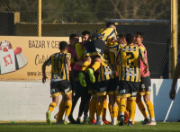 FLANDRIA EMPATÓ Y SE MANTIENE PUNTERO