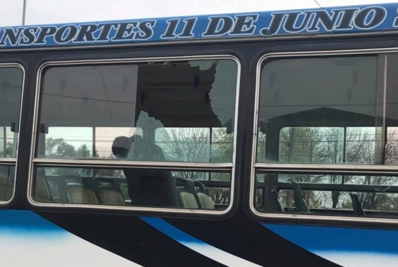 LUJÁN: BALEARON COLECTIVO DE LA LÍNEA 501