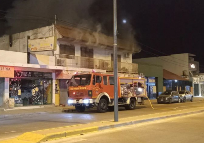 Grave incendio: se quemó una casa en Av. Pellegrini