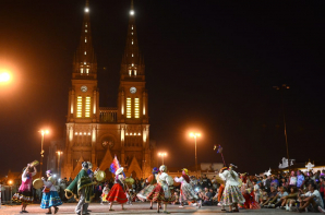 La comunidad boliviana se lució en el segundo día de Carnaval
