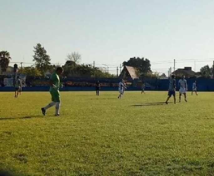 ALEM GOLEÓ Y SE PRENDIÓ ARRIBA